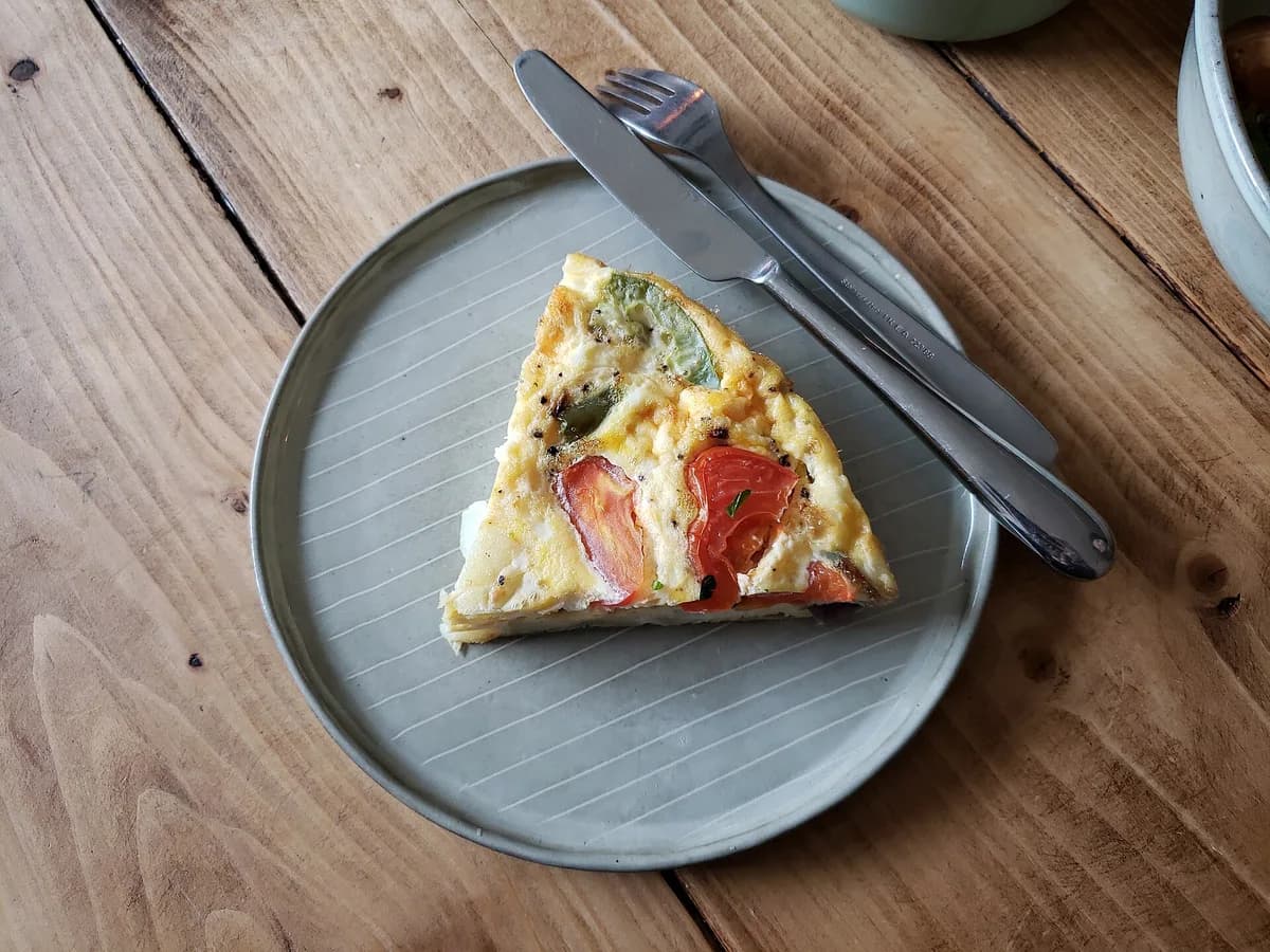 Tortilla de calabacín y cebolla, receta casera